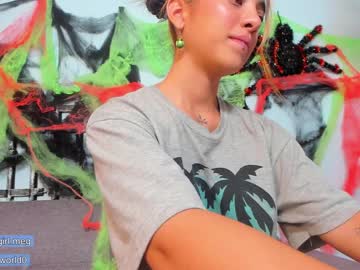 webcam girl megan_world live cam image #549278