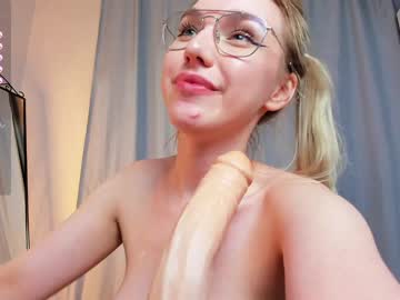 webcam girl nerdy_freyua live cam image #6923129