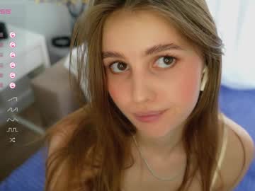 webcam girl fluffy_angel live cam image #10102085