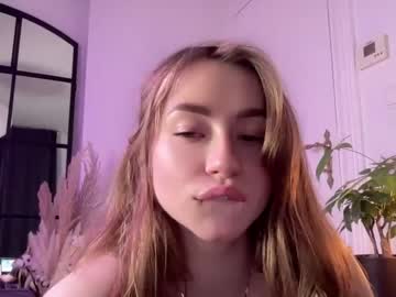 webcam girl strawberryjamx live cam image #4186065