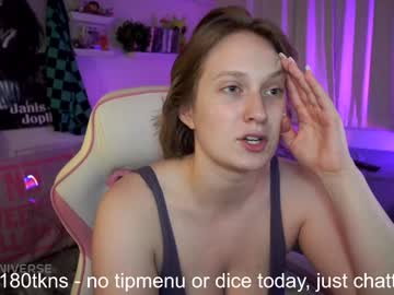 webcam girl laylas_universe live cam image #9870863
