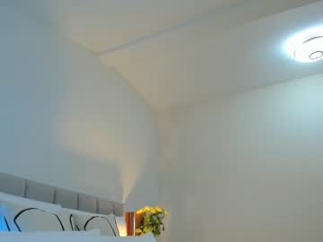 webcam girl ella_twinkle live cam image #7077758