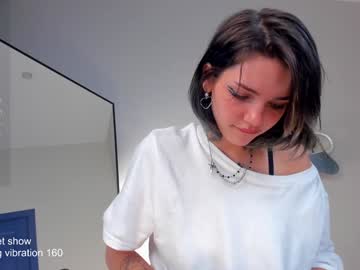 webcam girl blue_eye_twinkle live cam image #10473698
