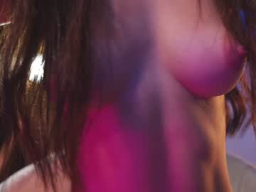 webcam girl lucie_beltran live cam image #9060778