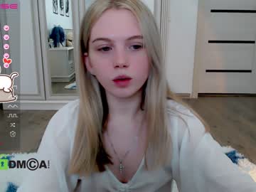 webcam girl small_blondee live cam image #4544606