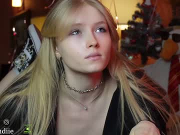 webcam girl bestblondiiecb live cam image #8512305