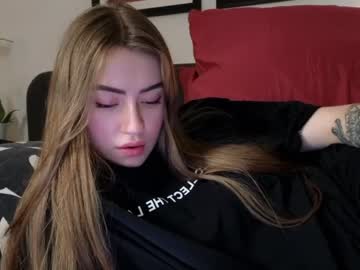 webcam girl strawberryjamx live cam image #8072970
