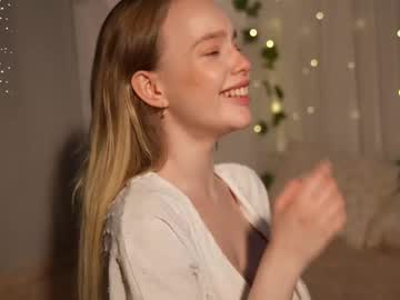 webcam girl mother__of__dragons live cam image #13037695