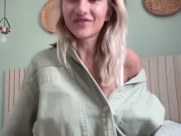webcam girl blair_fox live cam image #8383379