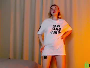 webcam girl shy_blondiee live cam image #4950590