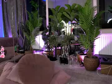 webcam girl serene_sophiex live cam image #12703248