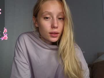 webcam girl white_lime live cam image #10552095