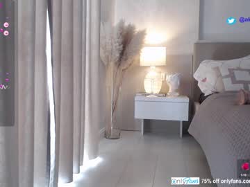 webcam girl smileyouarehere live cam image #8537882
