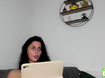 webcam girl belovedkhlloe live cam image #10689320