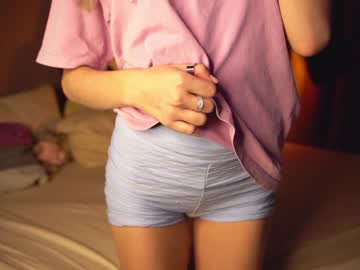 webcam girl cuteelsa_ live cam image #7990519
