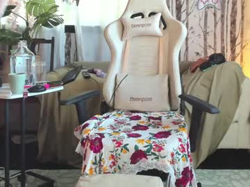 webcam girl juliette_garden live cam image #9386125