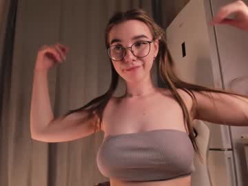 webcam girl nerdy_freyua live cam image #5130690