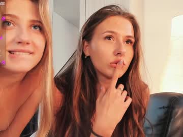 webcam couple uwari live cam image #6186316