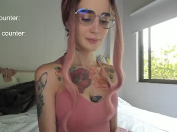 webcam girl lonelly_lolly98 live cam image #9382720