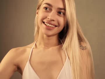 webcam girl cuteelsa_ live cam image #6536229