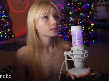 webcam girl bestblondiiecb live cam image #11548480