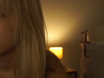 webcam girl mildredgarrett live cam image #11158235