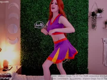 webcam girl runesy live cam image #7922837