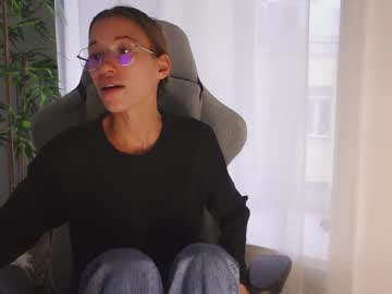 webcam girl adelelove live cam image #3381102