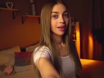 webcam girl cuteelsa_ live cam image #7925324