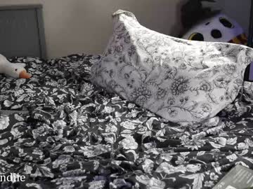 webcam girl bestblondiiecb live cam image #11176781