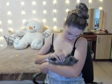 webcam girl emmika_ live cam image #3266176