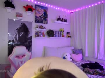 webcam girl laylas_universe live cam image #9694440