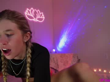 webcam girl lucy_gooosey live cam image #11141731