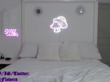webcam girl violetttflowers live cam image #2414446