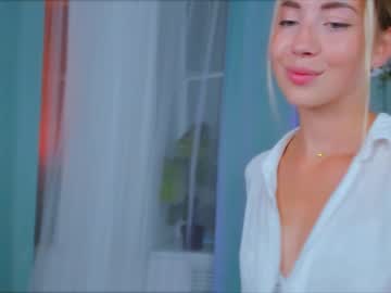 webcam girl emmi_rosee live cam image #3400502
