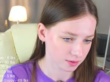 webcam girl dolce_moments live cam image #12720153