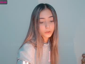 webcam girl gummy_bear7 live cam image #1849397