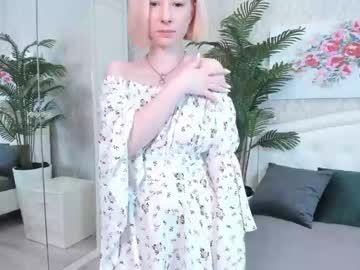 webcam girl whitee_angel live cam image #4630284