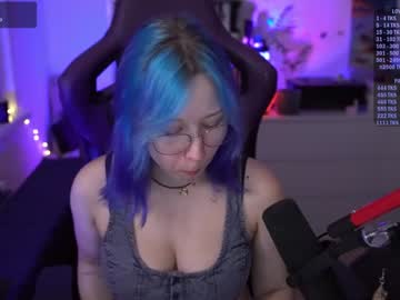 webcam girl blue_mooncat live cam image #10095594