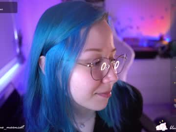 webcam girl blue_mooncat live cam image #9111372