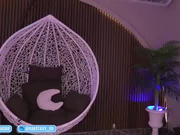 webcam girl dakota_leex live cam image #12550026
