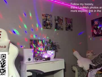 webcam girl courteous_raspberrrry live cam image #7933364