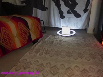 webcam girl lucy_gooosey live cam image #7961119
