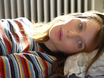 webcam girl ellaa91 live cam image #3856975