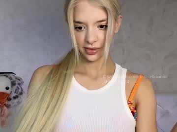 webcam girl lesi_moonie live cam image #10030475