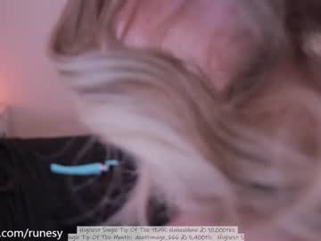 webcam girl runesy live cam image #3070198