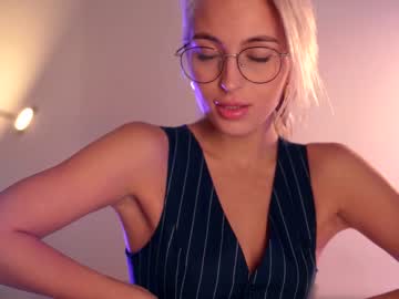 webcam girl artmosphera live cam image #3811177