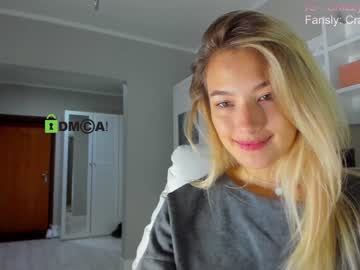 webcam girl crazzy_cherry live cam image #7304804