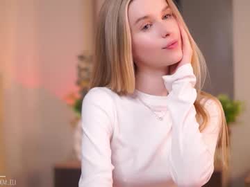 webcam girl brave_journey live cam image #12733644