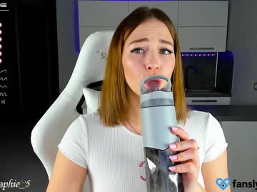 webcam girl sophie_5 live cam image #4139992